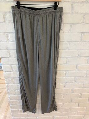 Men’s Gray Pull-On Wide-Leg Pants
(B1)